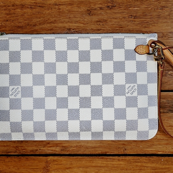 Louis Vuitton Damier Azur Pochette Wristlet - Picture 4 of 10